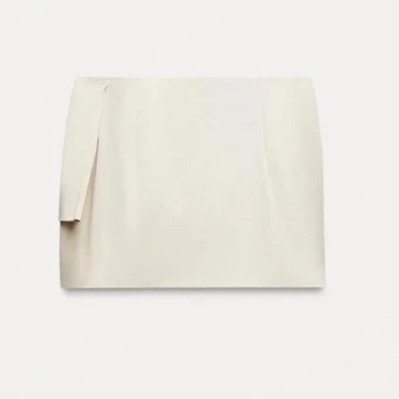 NWT ZARA 🎄SATIN MINI SKIRT SIZE XS and S
🚨 FINAL PRICE NO OFFER ACCEPT - Picture 3 of 16